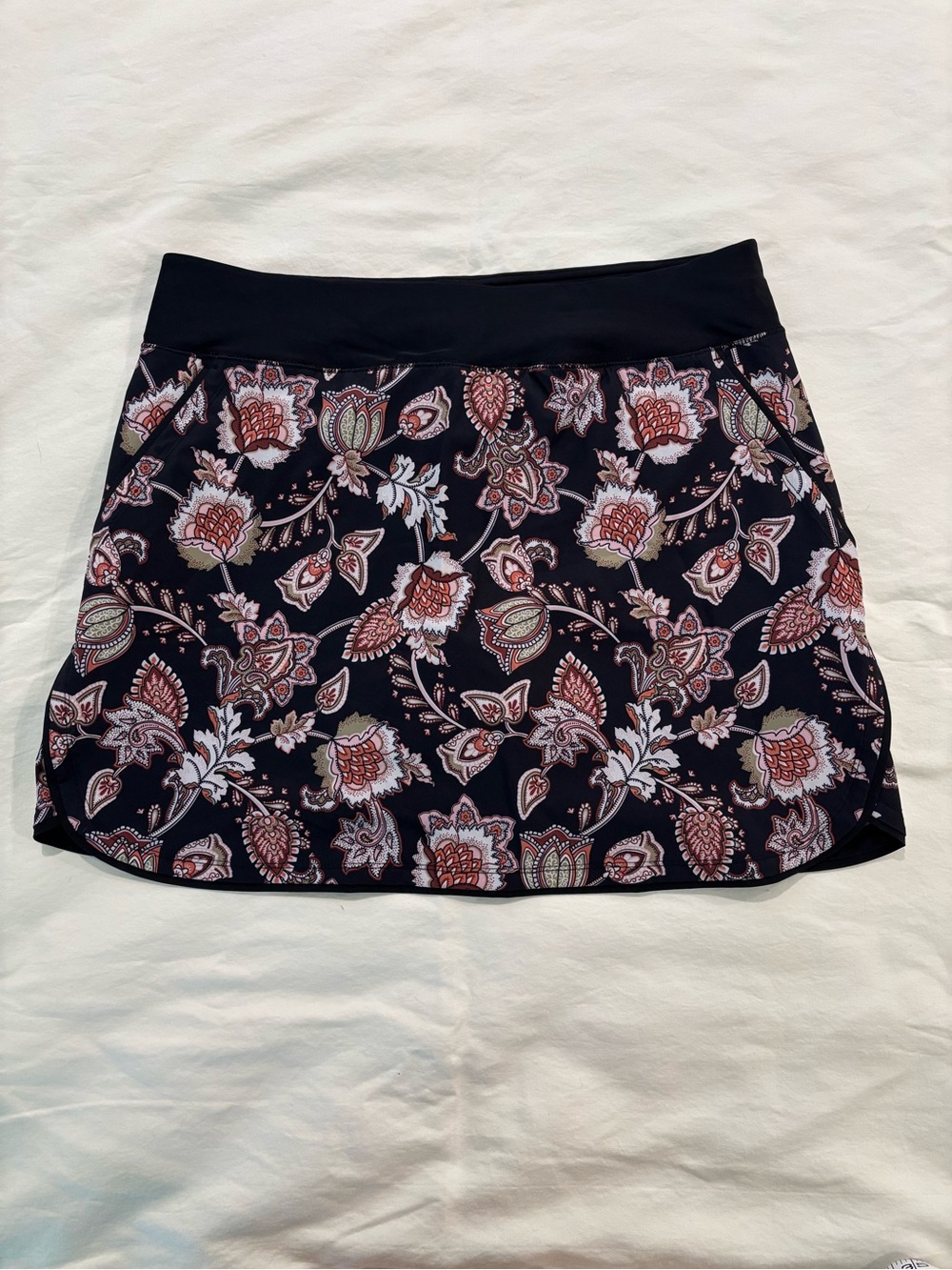Lands’ End Women’s Floral Black Swim Skirt w/ Built-In Shorts Size 14